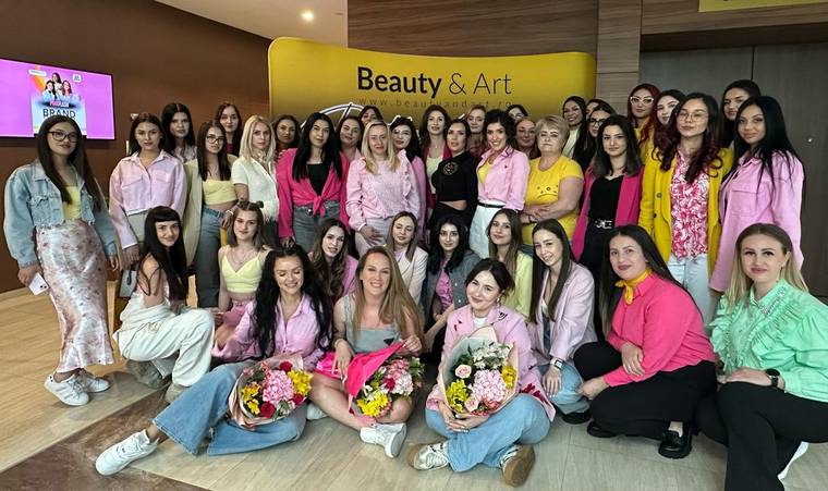 Pink Flash masterclass and brand event with beauty professionals