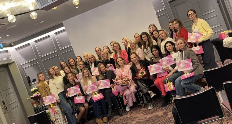 Pink Flash certification ceremony for beauty professionals